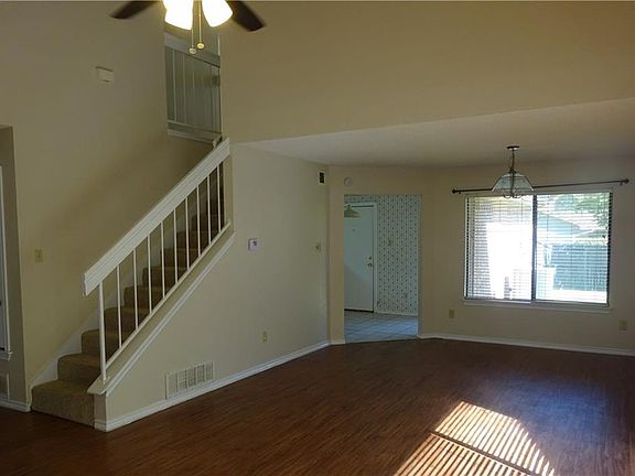 3rd image of 508 Lookout Mountain Trl