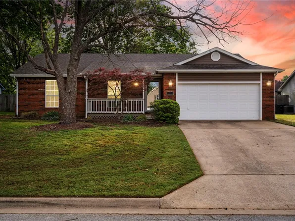 1600 N Stable Ave, Fayetteville, AR 72703