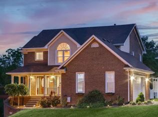 7118 Austinwood Rd, Louisville, KY 40214