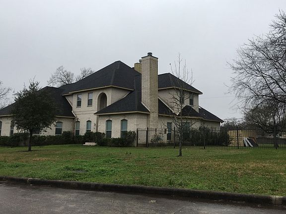 3rd image of 6503 Bayou View Dr