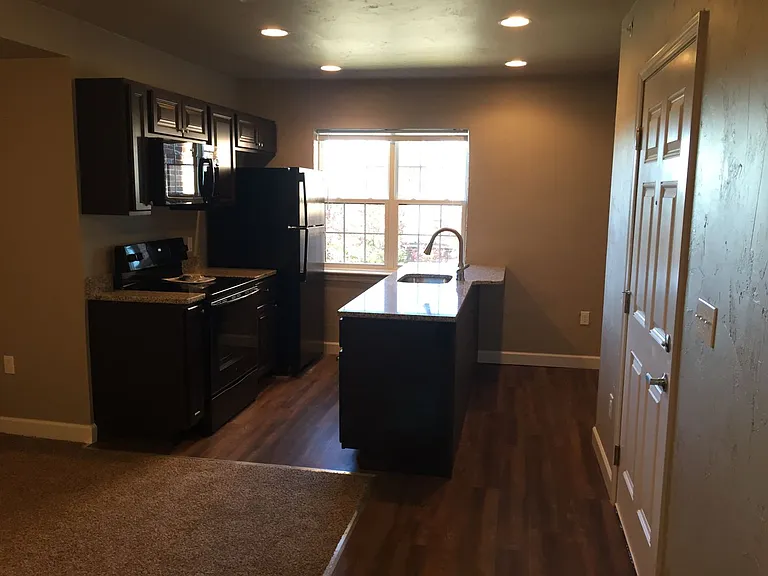 Elm Terrace Apartments — Photo 10