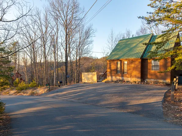 3067 Engle Town Rd, Sevierville, TN 37862