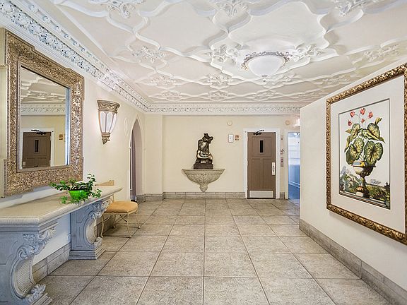 901 Argyle - Lobby