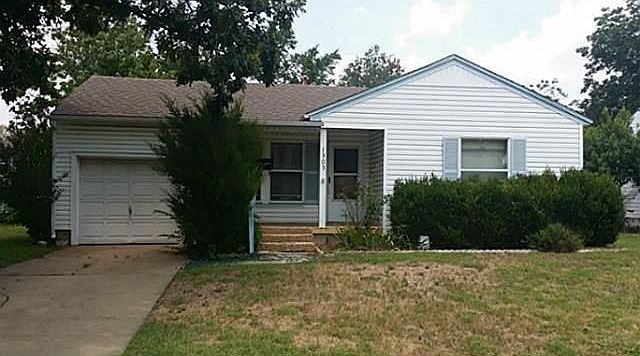 1st image of 1305 Lakeside Dr