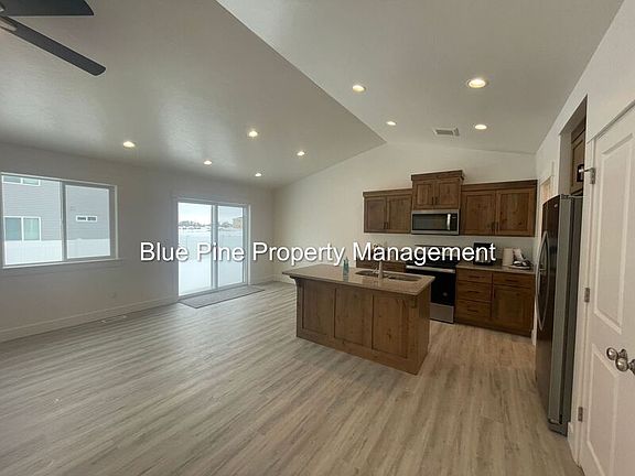 4th image of 5847 Wildrose Ave Unit 1