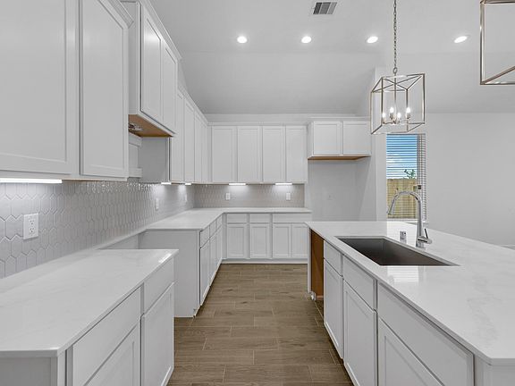 5th image of 620 Rocky Bluff Way