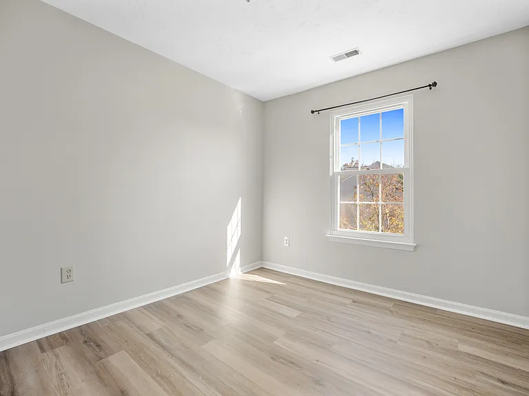7800 Greenbrook Dr — Photo 15