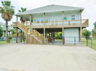 975 Bowers Ln, Crystal Beach, TX 77650