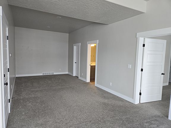 Open area that can be used for game table or office area