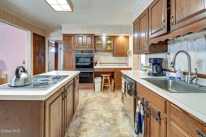 5th image of 38 East Boulevard