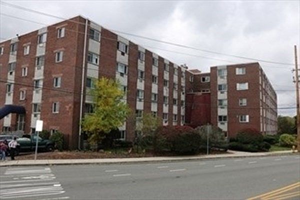 1st image of 215 Winter St APT 3N