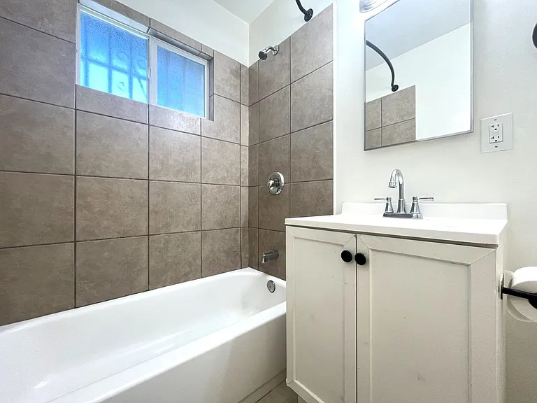 RV T 1594 B&C Sepulveda Ave — Photo 31