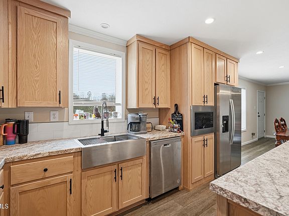 3rd image of 3679 High Point Rd