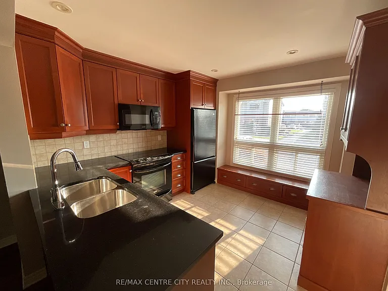 89 Highview Ave E #39 — Photo 5