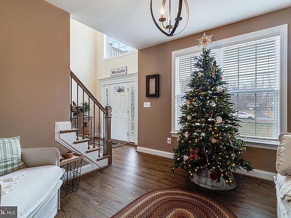 4th image of 11026 Wisteria Ln