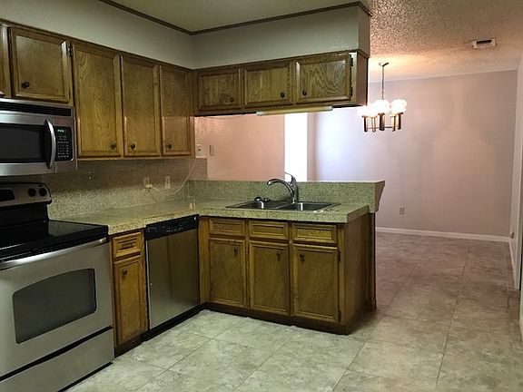 3rd image of 3209 Chimney Cir