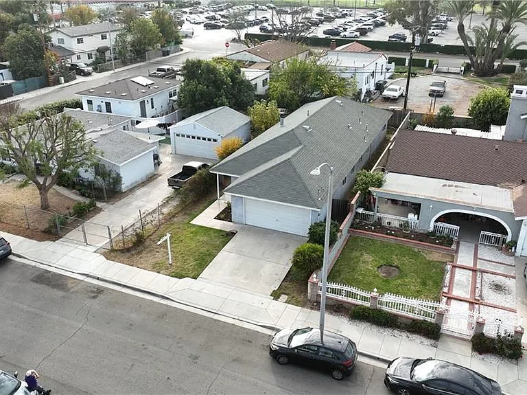 15544 Esther St — Photo 16