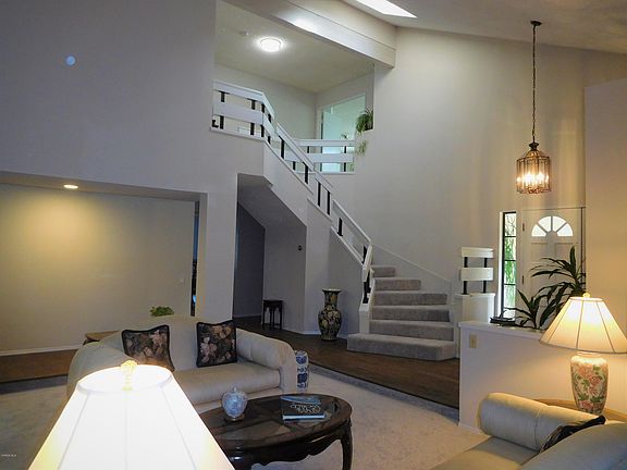 4th image of 12685 Crescentmeadow Ct