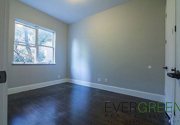 3rd image of 216 Walworth St #4