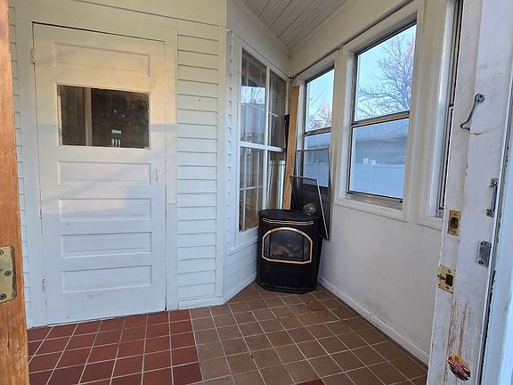 3rd image of 135 Custer Ave #1