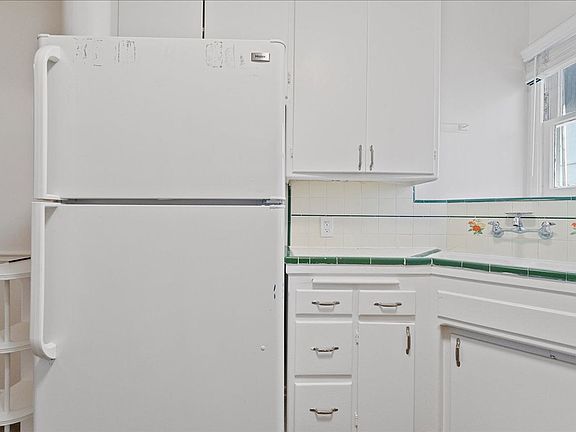 4th image of 2491 Corinth Ave Unit 2493