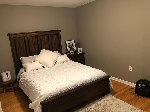 3rd image of 17 Holland Ave #1