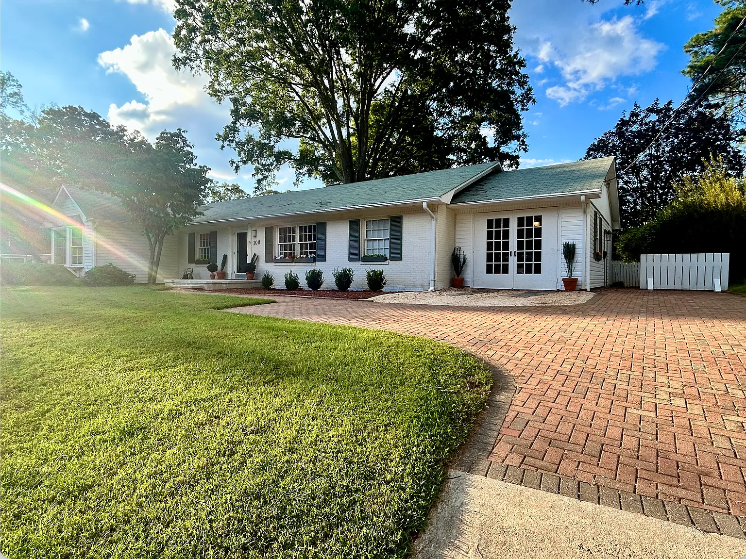 3 bed, 2346 sqft, $3,200 — Photo 1