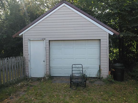 5th image of 228 Ferris St