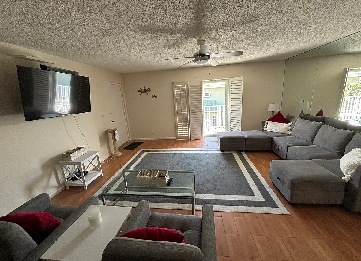 2 bed, 1062 sqft, $5,000 — Photo 4
