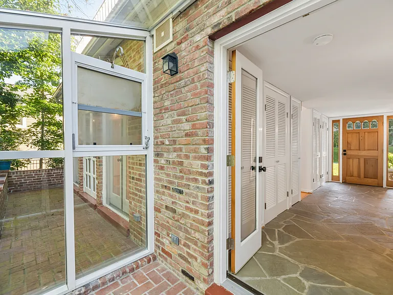 1106 Westbriar Ct NE — Photo 4