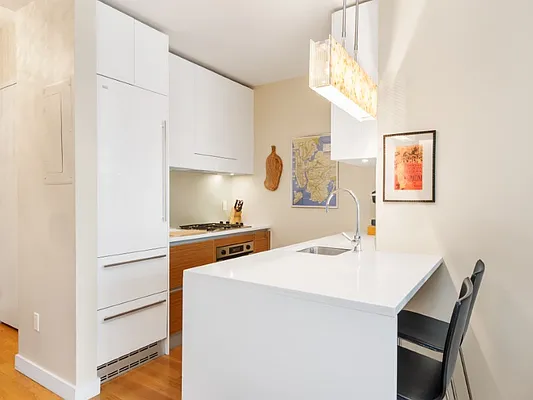 Sold by Sotheby's International Realty | media 16