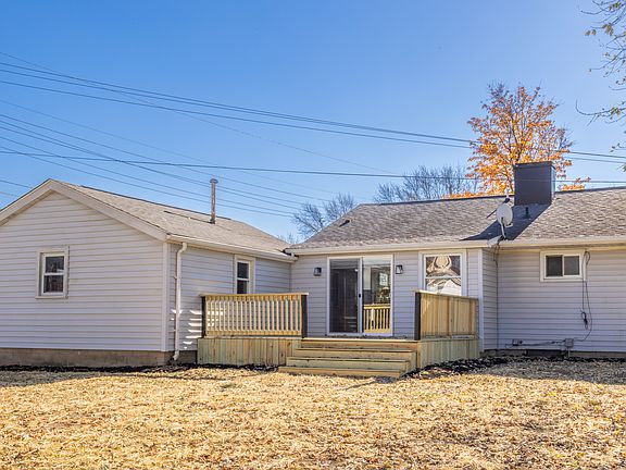 3rd image of 1120 Crescent Dr