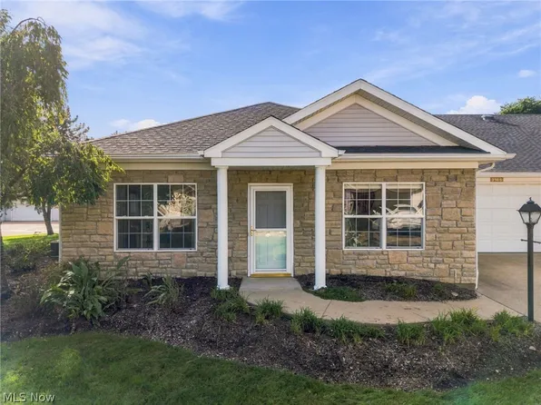 3105 Whitewood St NW, North Canton, OH 44720