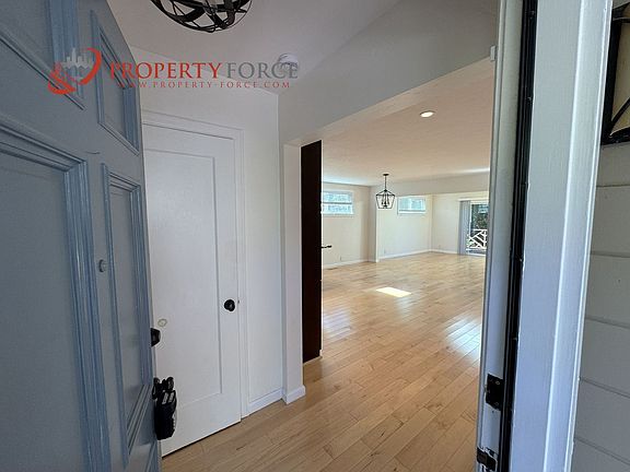4th image of 530 29th Ave