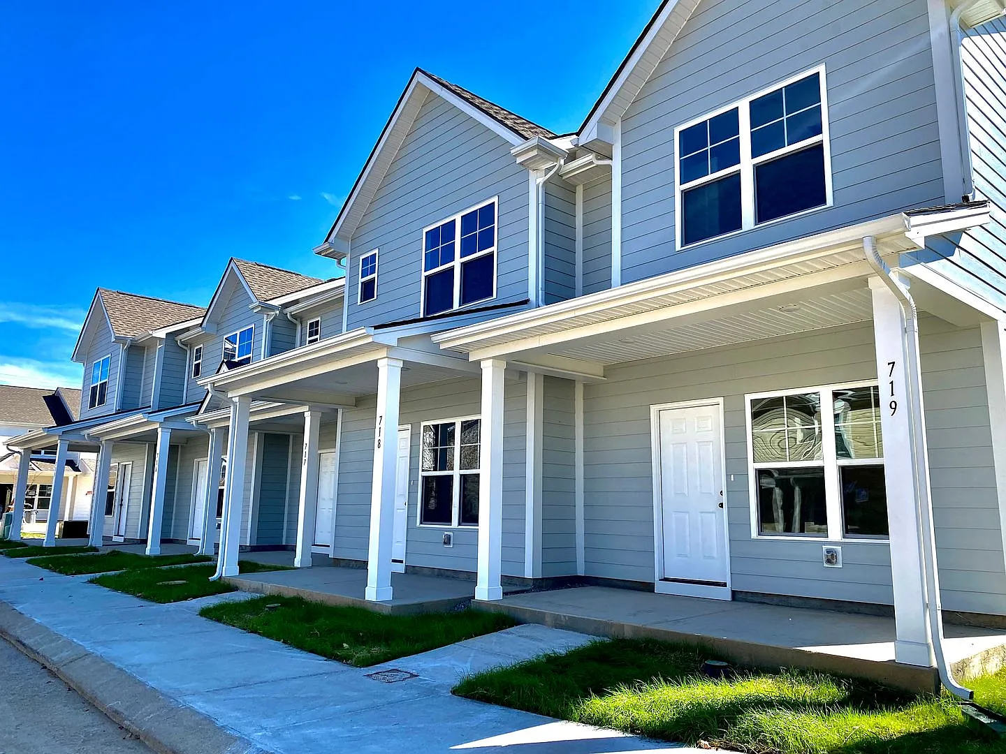 Refreshed 2 Bed/2 Bath Townhomes With Flex Room in Columbia, TN! — Photo 2