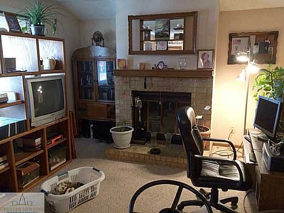 2nd image of 1104 S Chimney Hill Dr