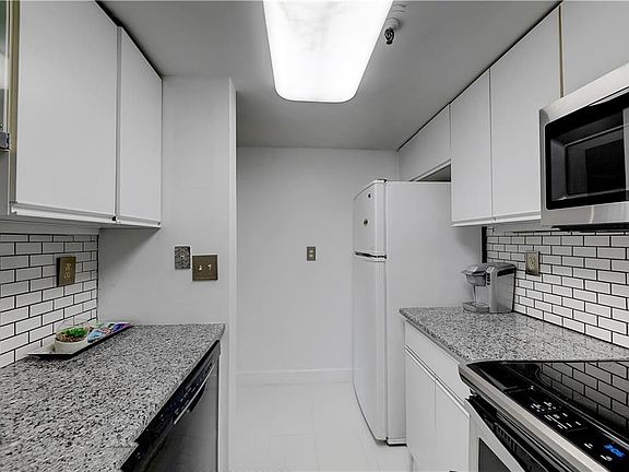 5th image of 555 S Water St