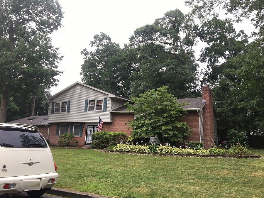 2nd image of 2427 Buttonwood Dr