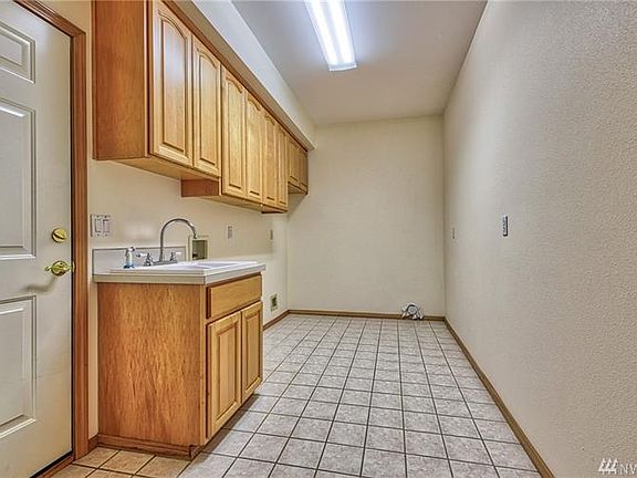 4th image of 3512 Victoria Ct SE