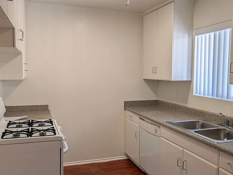 Yaya Valerio Apartments — Photo 5