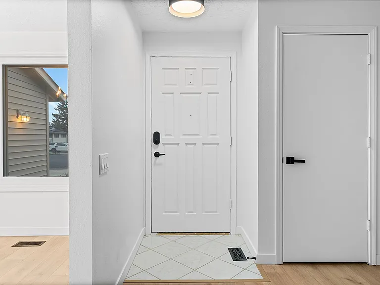 3036 SE Lewis Ct — Photo 3