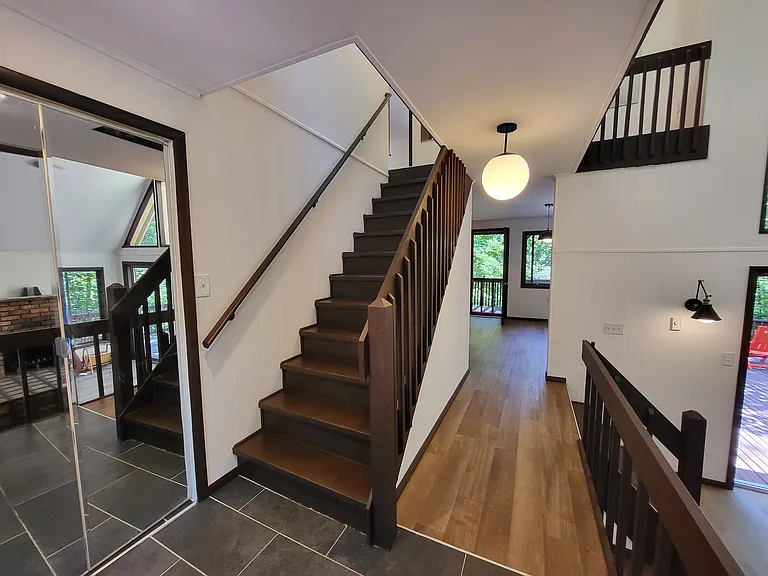 548 Clubhouse Dr — Photo 10
