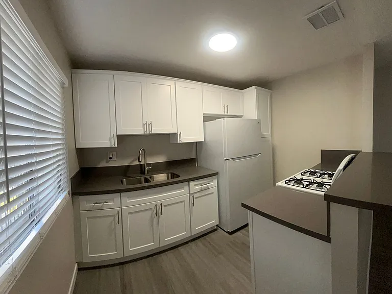 1604 N Henderson Ave #7 — Photo 7