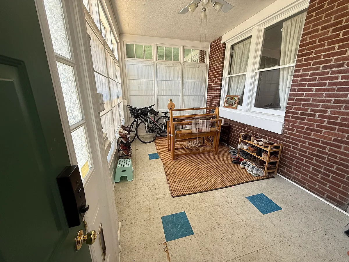 Building Photo - 3368 Vaux St