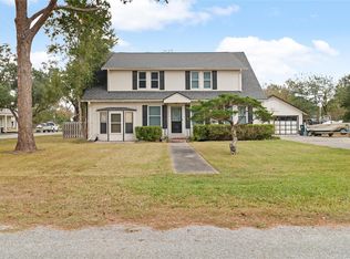 202 Robinson St, Edna, TX 77957