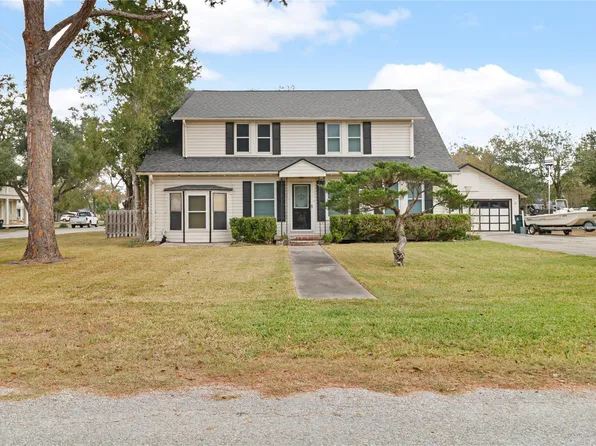 202 Robinson St, Edna, TX 77957