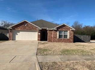2800 S C St, Rogers, AR 72758