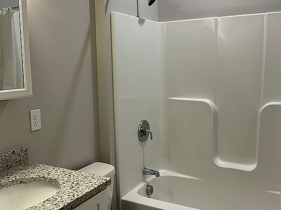 4th image of 1433 Hancock St #209