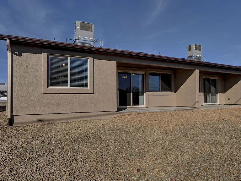 3027 N Corrine Dr — Photo 22