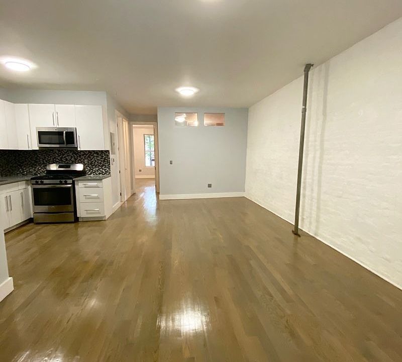 1st image of 131 Jefferson Ave APT 2